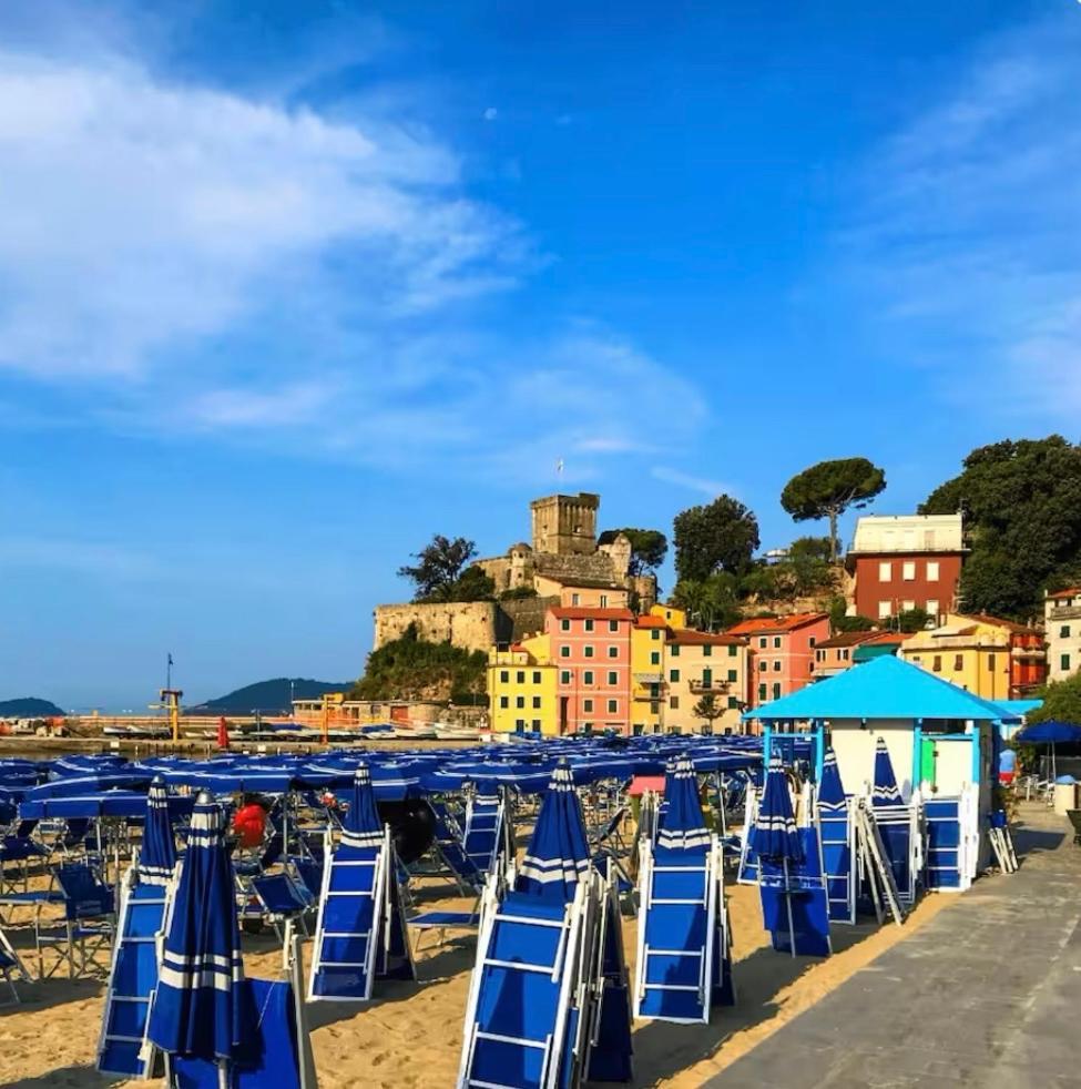 La Camera A Due Passi Dal Mare San Terenzo Buitenkant foto